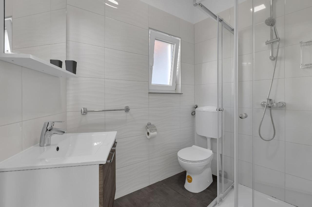 Apartments By The Sea Podgora, Makarska - 2596 Exterior foto